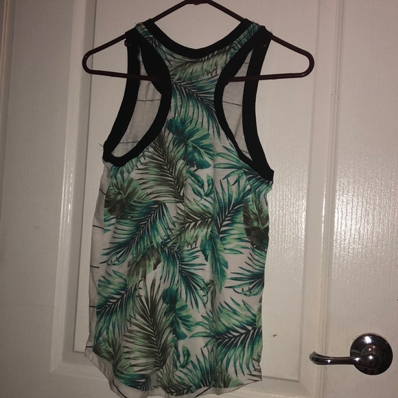 💙3 for $12 Vs Pink Top - Picture 2 of 2